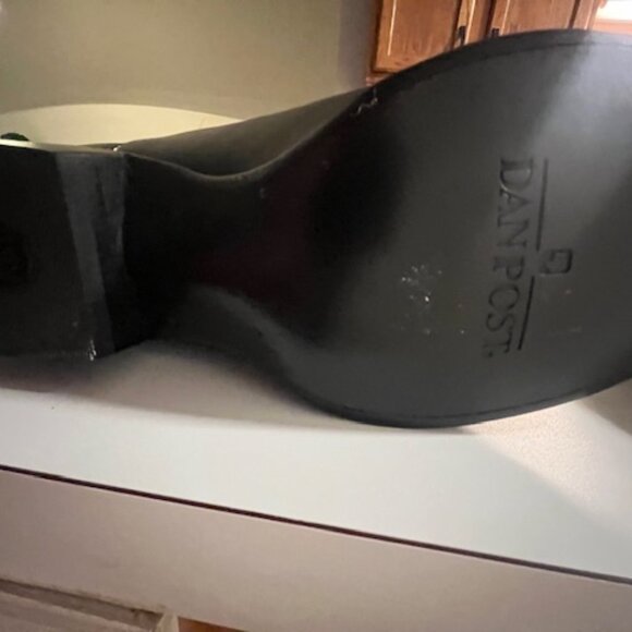 BRAND NEW DAN POST BLACK LEATHER BOOTS.  STYLE 2110R.  SIZE-11D - Picture 4 of 7